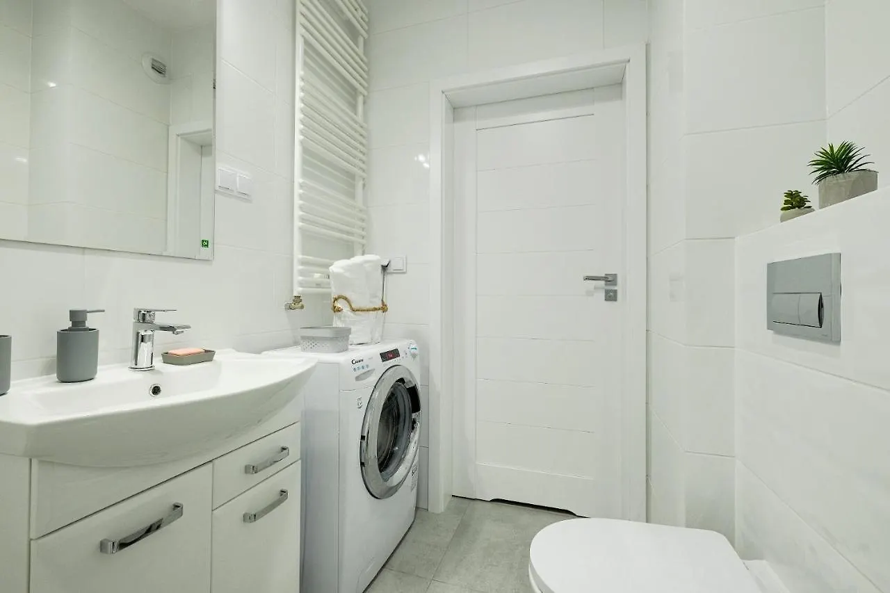 Cozy Studio For 4 Ppl With Balcony Διαμέρισμα Βαρσοβία 0*,  Πολωνία